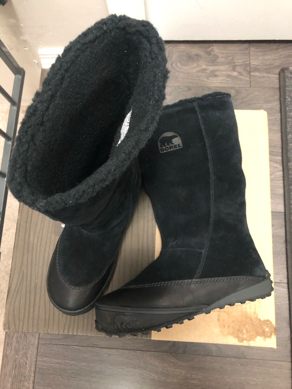 Women's Sorel Suede Mid-Calf Winter Boots with Sherpa Lined Size 5